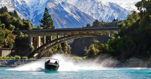 Jet boat on the Rakaia Gorge, Mt Hutt in the distance, 10 minutes' drive from High Peak